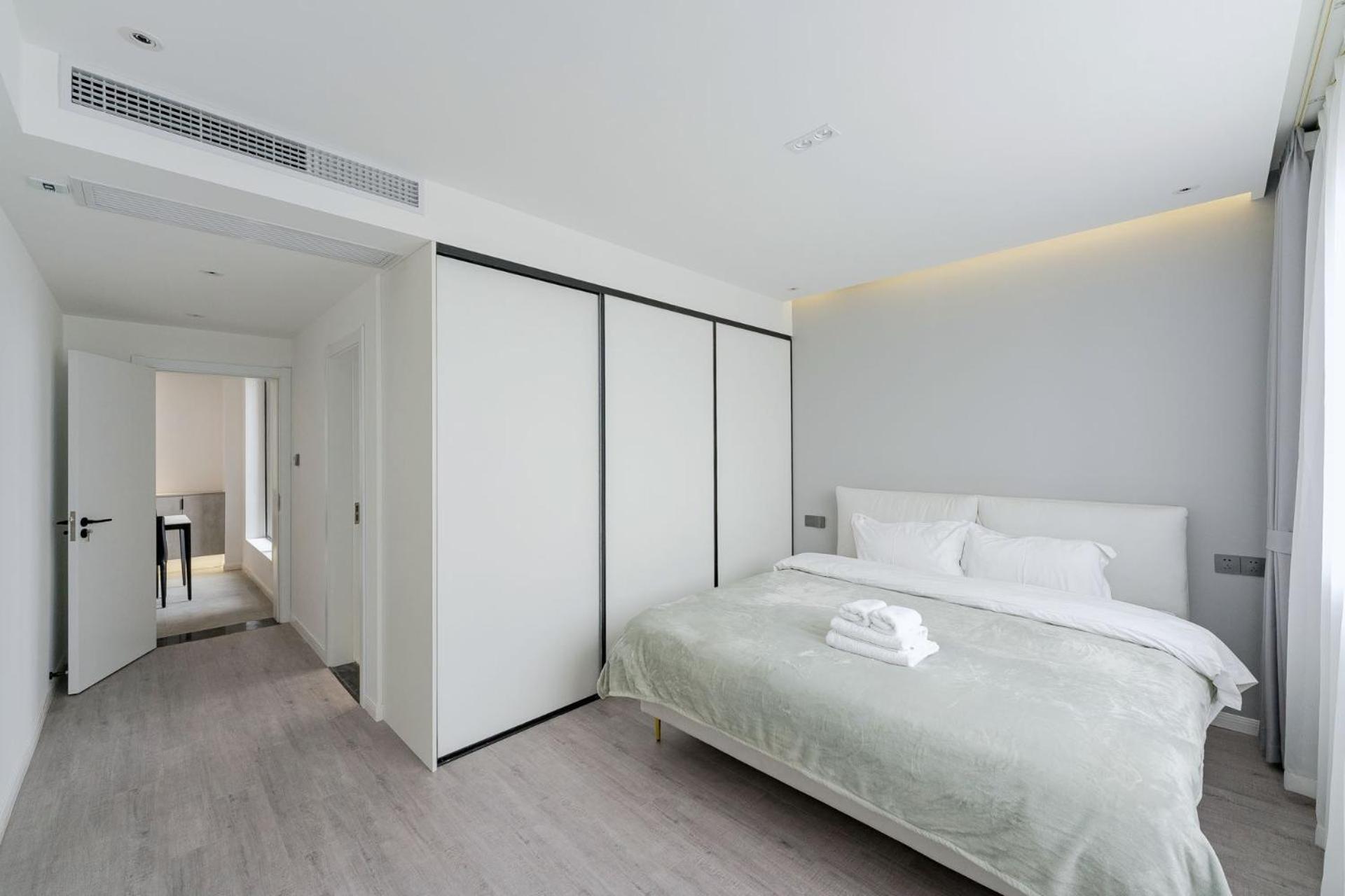 Eastern Hub - Zhongshan Park Metro Station 50m, Modern Light Three-bedroom * Shanghai